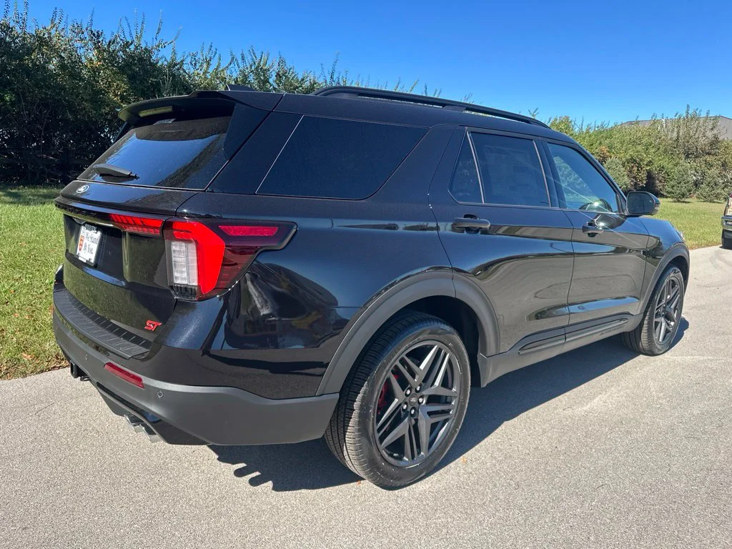 New 2027 Agate Black Metallic Ford ST image 7