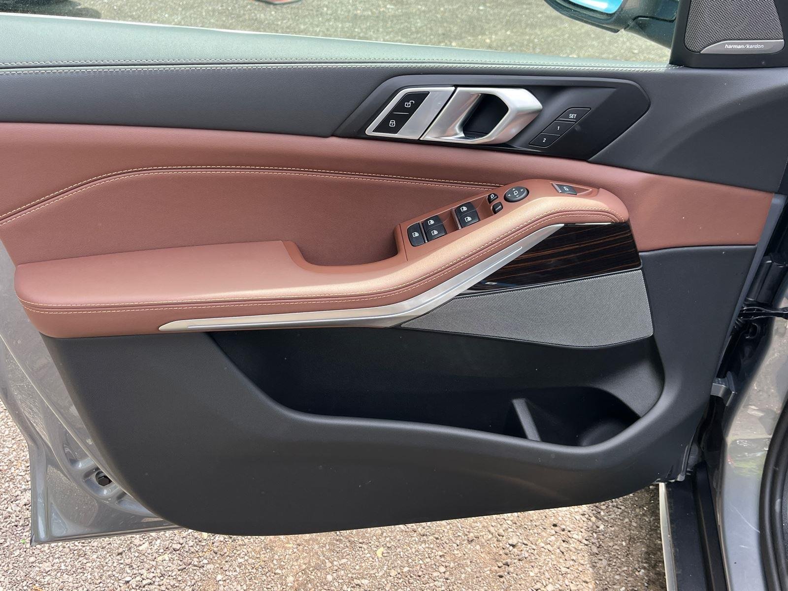 New 2026 Skyscraper Grey Metallic BMW xDrive40i image 9