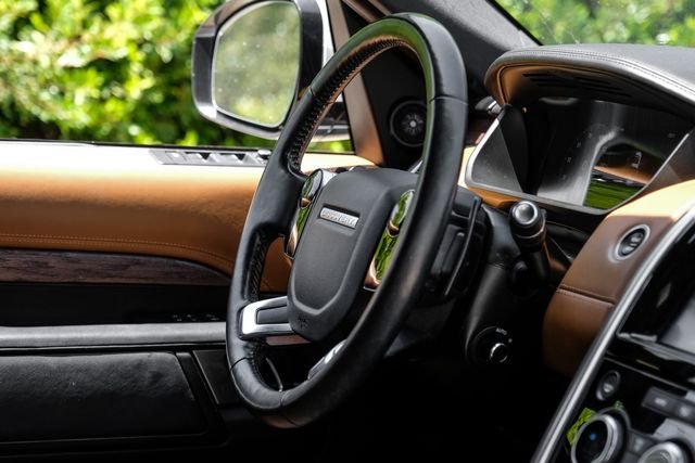 Used 2019 White Land Rover HSE Luxury image 17