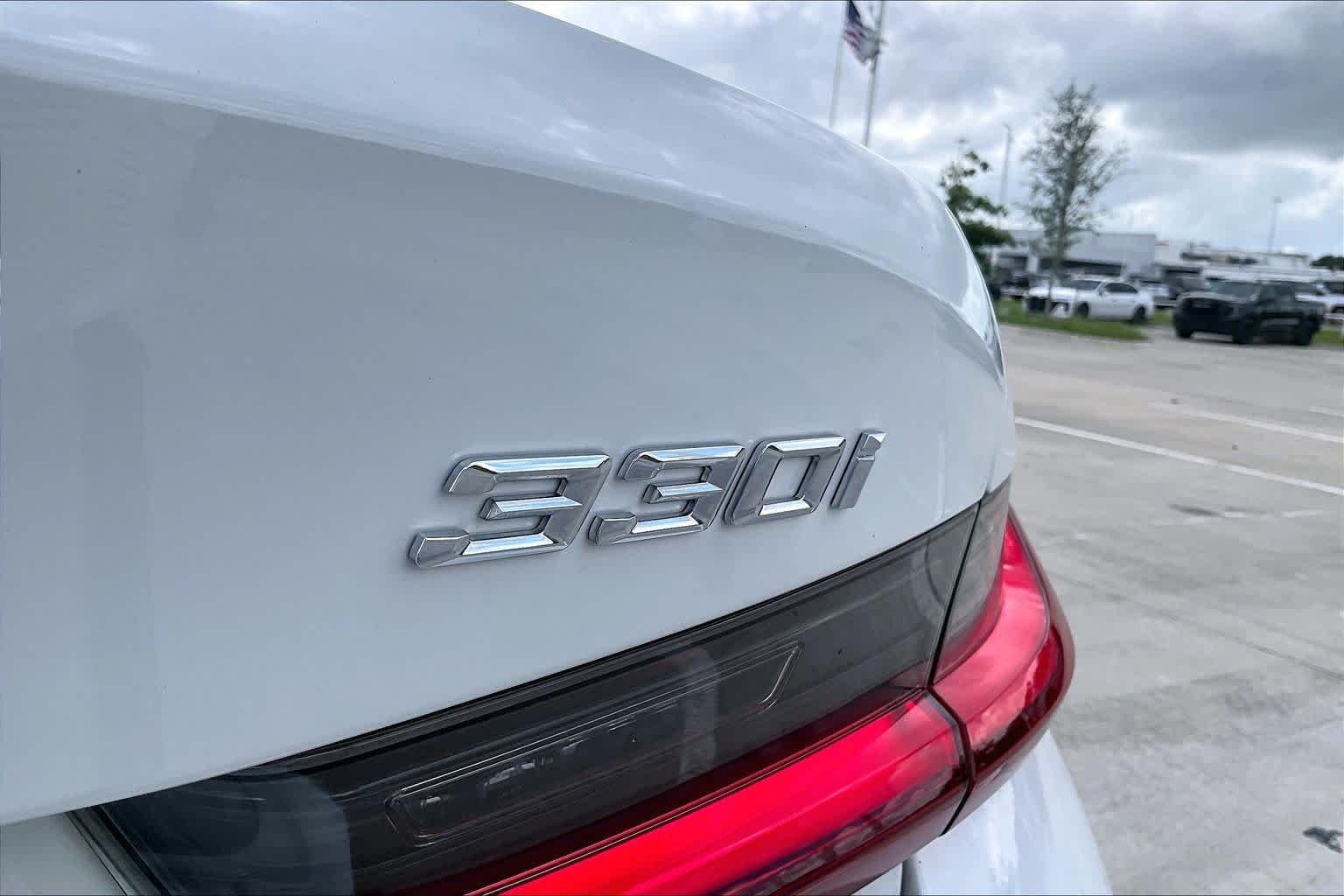 Used 2024 Alpine White BMW 330i image 9