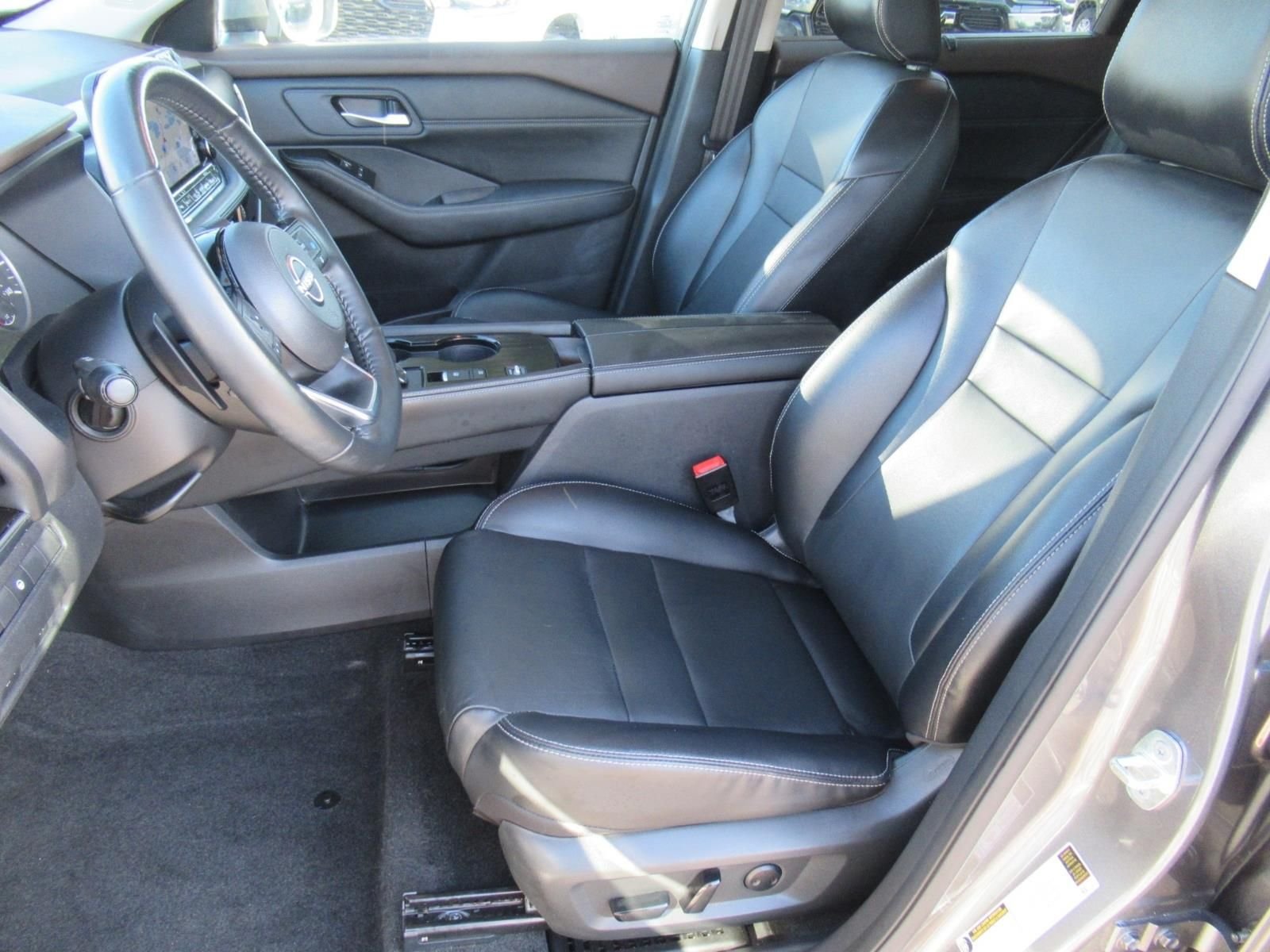 Used 2022 Gray Nissan SL image 16