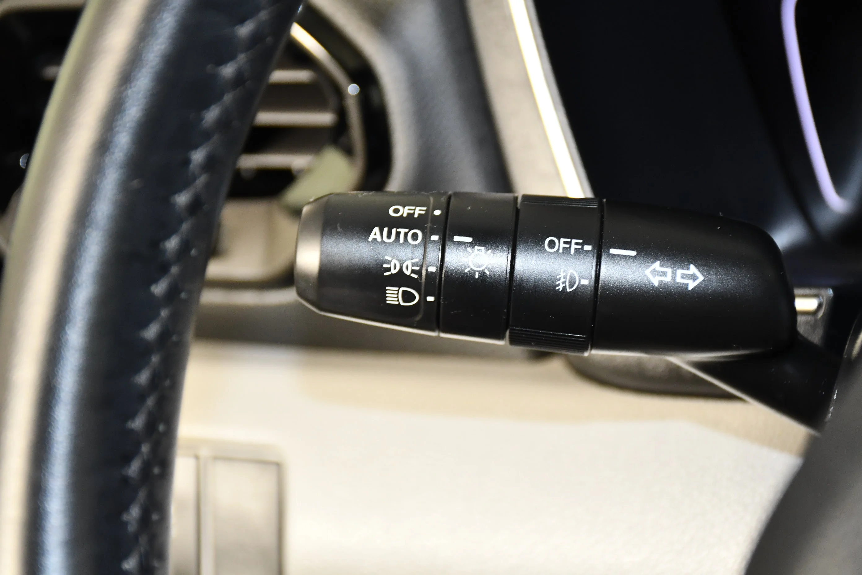 Used 2025 Obsidian Blue Pearl Honda Touring image 23