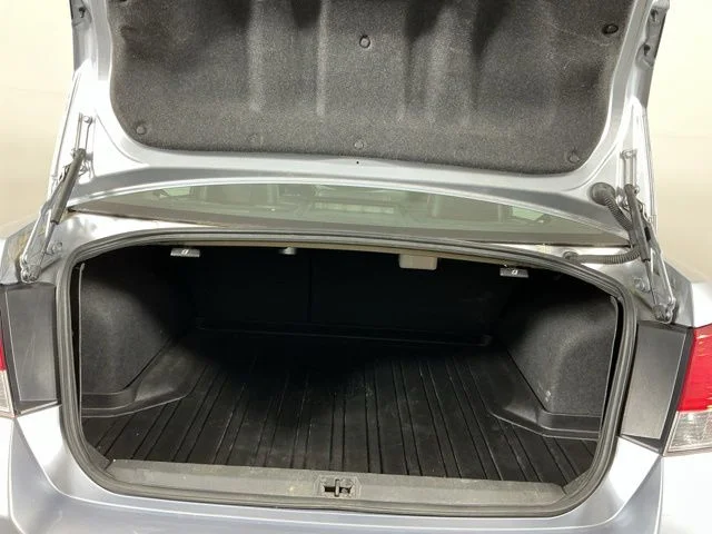 Used 2014 Silver Subaru 2.5i image 26