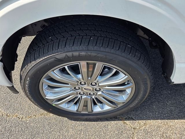 New 2026 Star White Metallic Tri-Coat Ford Platinum image 10