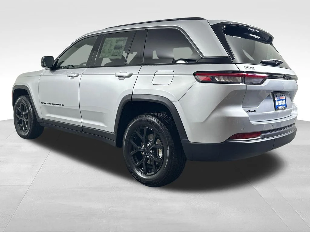 New 2026 Silver Zynith Exterior Paint Jeep Altitude image 8