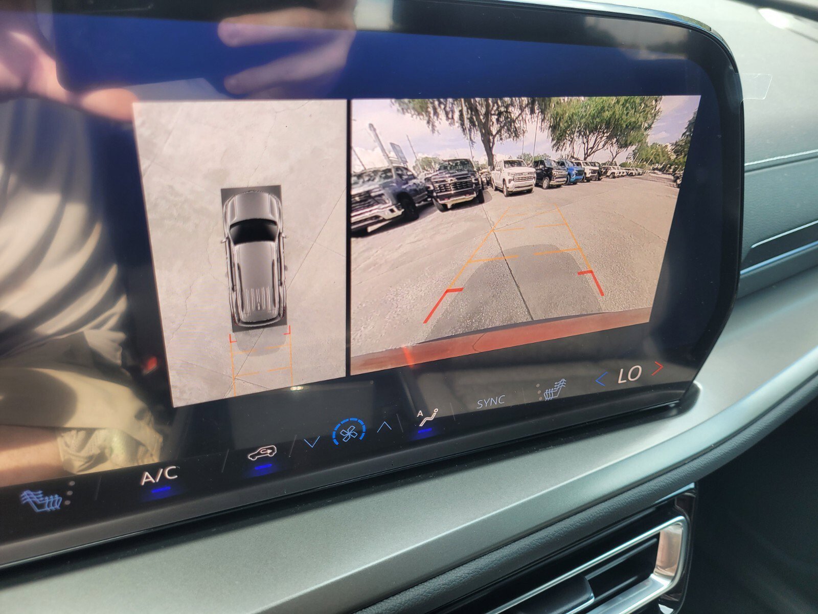 2025 Chevrolet Traverse LT - Photo 36