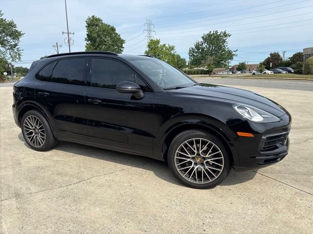 Used 2019  Porsche Base image 5