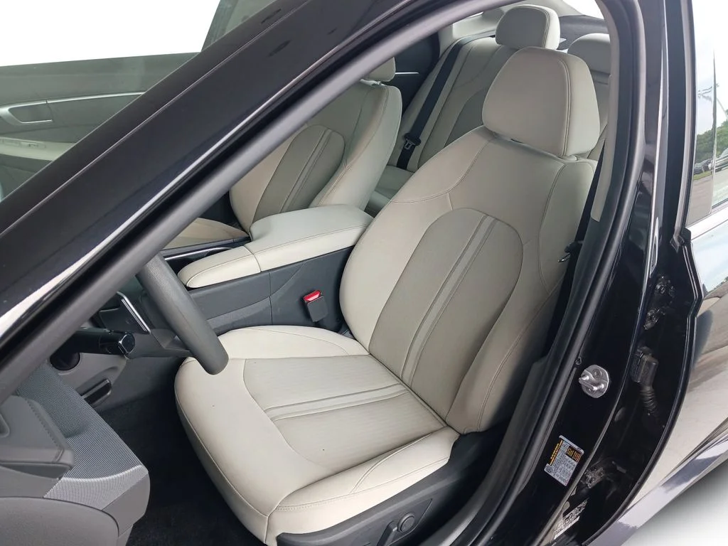 Used 2025 Black Hyundai SEL image 26