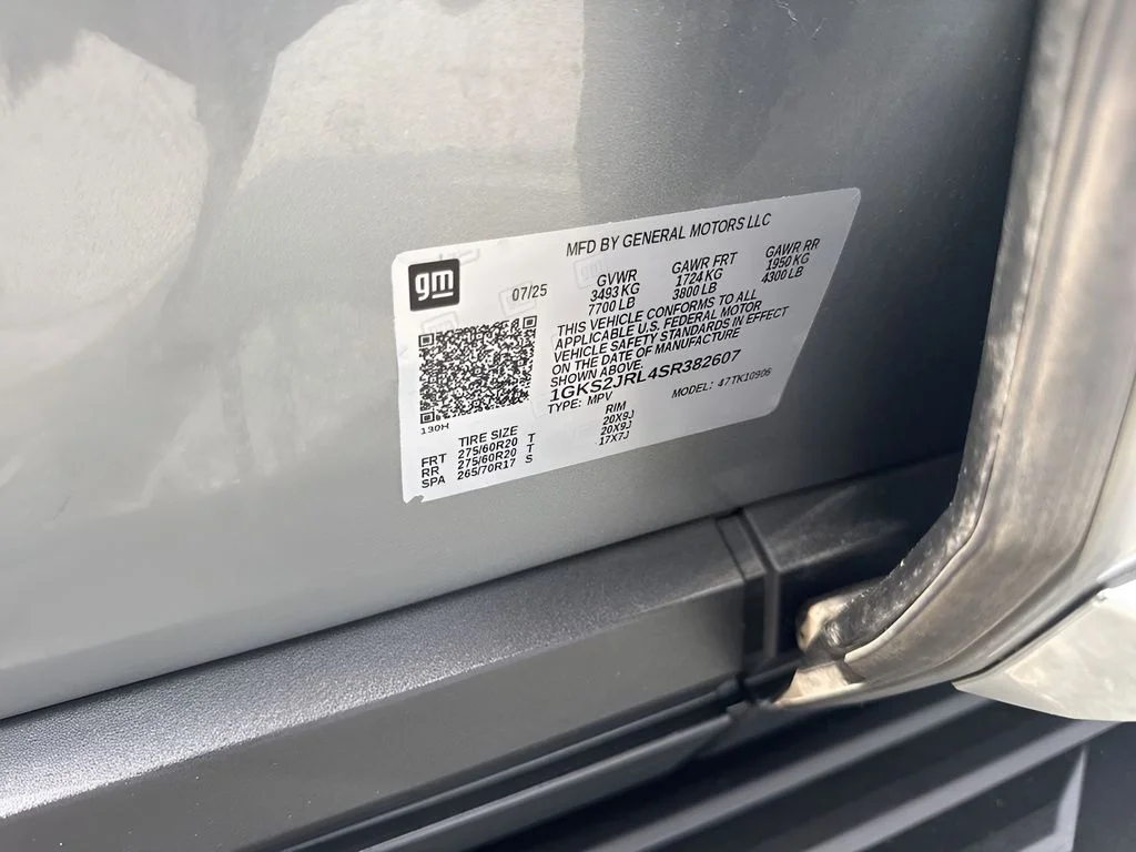 Used 2025 Silver GMC Denali image 36