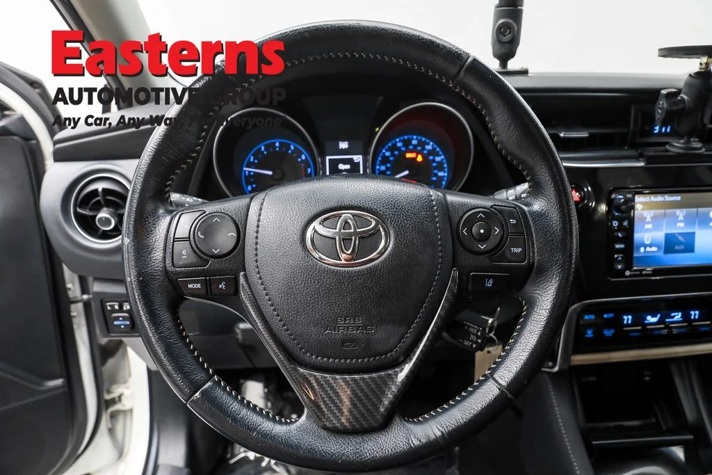 Used 2018 White Toyota Base image 10