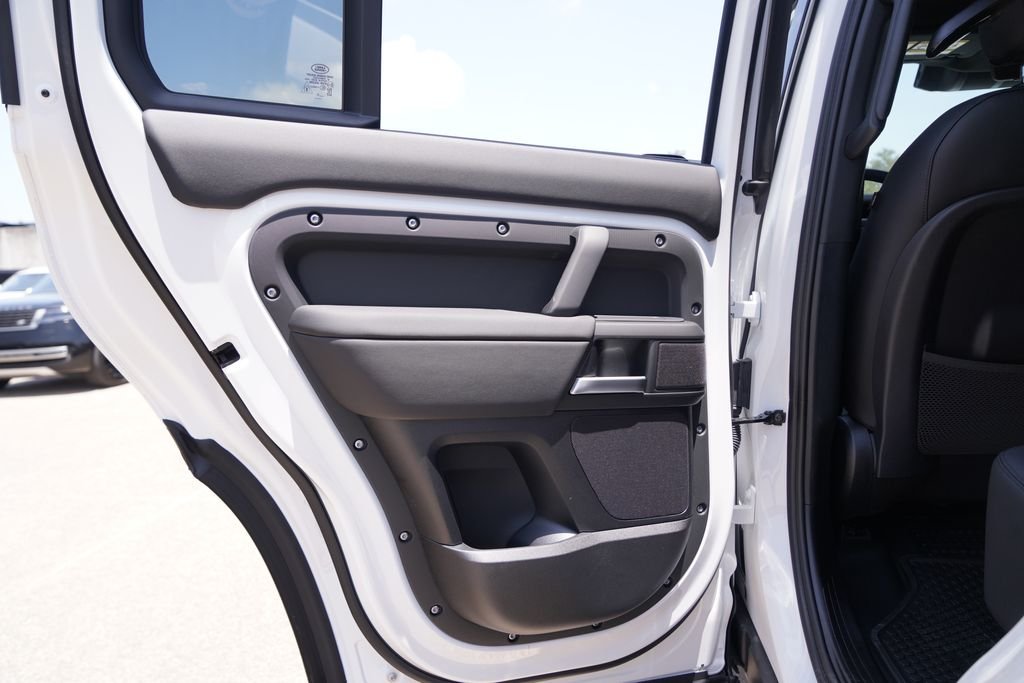New 2026 Fuji White Land Rover X-Dynamic SE image 22