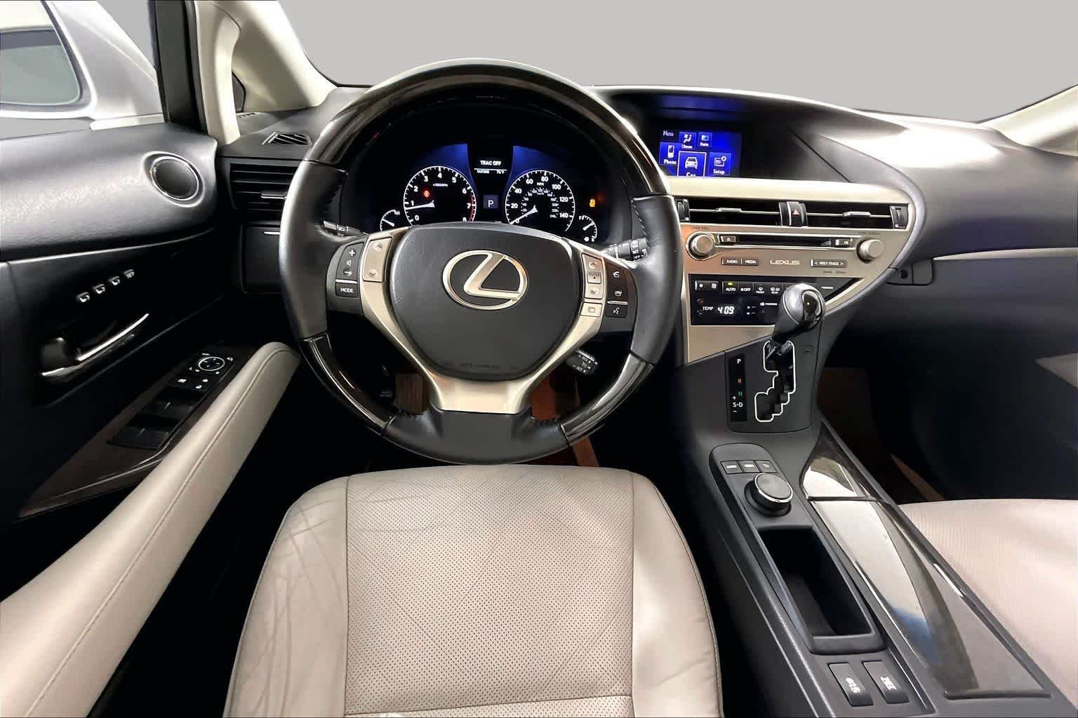 Used 2015 Starfire Pearl Lexus  image 5