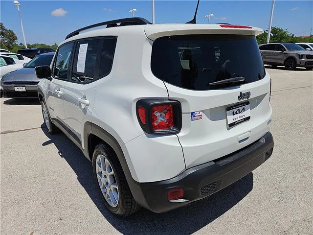 Used 2021 Alpine White Clearcoat Jeep Latitude Front-wheel Drive image 2