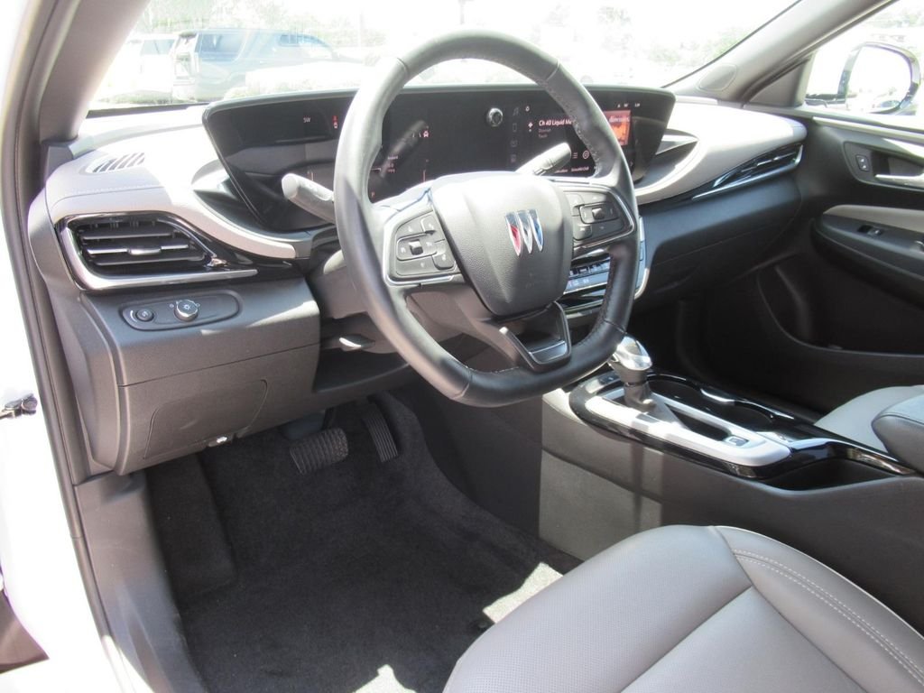 Used 2024 White Buick Avenir image 18