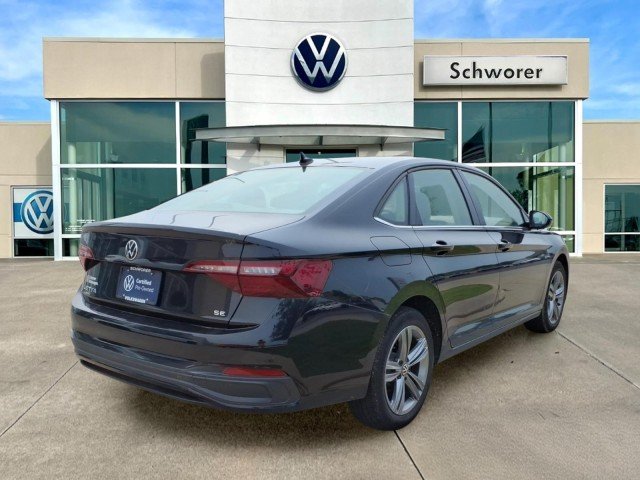 Certified Used 2023 Deep Black Pearl Volkswagen 2023 VOLKSWAGEN JETTA 1.5T SE (A8) 4DR SDN image 3