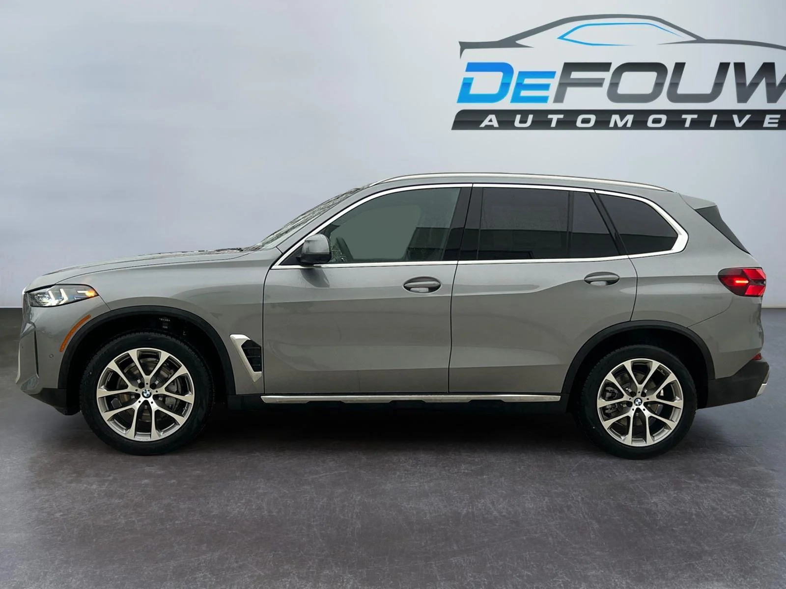 Used 2024 Skyscraper Grey Metallic BMW xDrive40i image 6