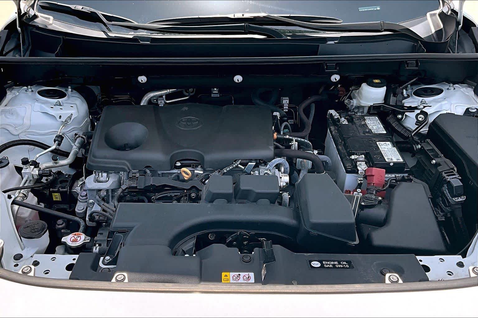 Used 2025 Wind Chill Pearl Toyota XLE Premium image 31