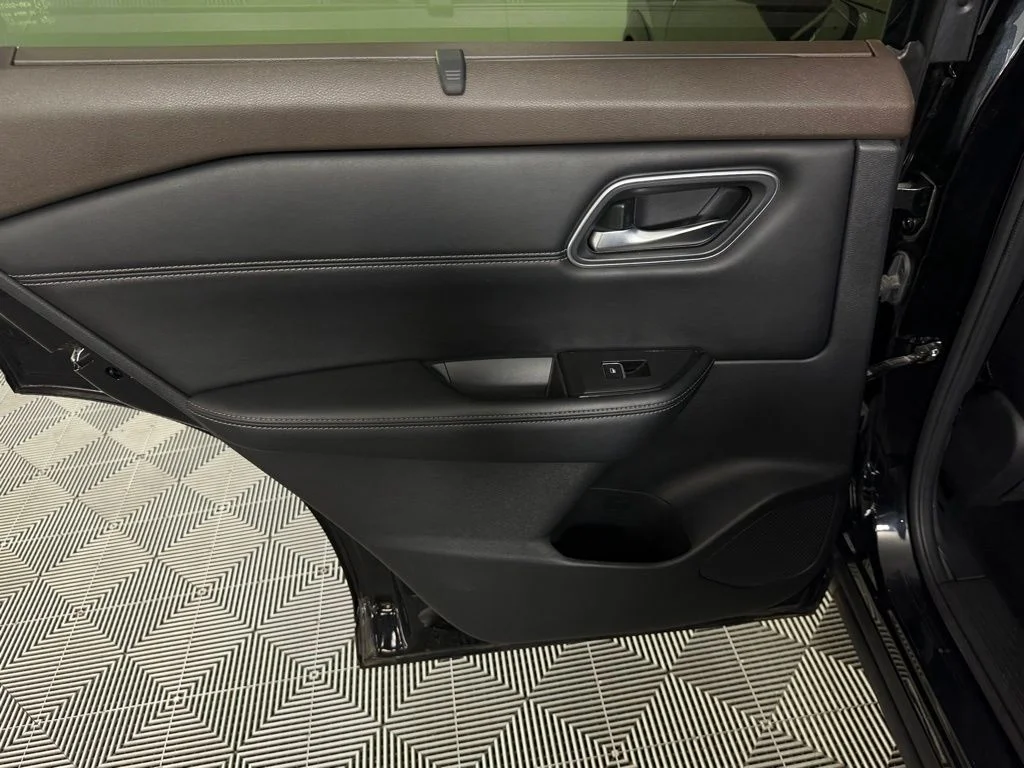 Used 2023 Black Nissan Platinum image 28