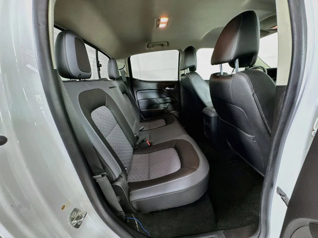 Used 2017 White Chevrolet Z71 image 32