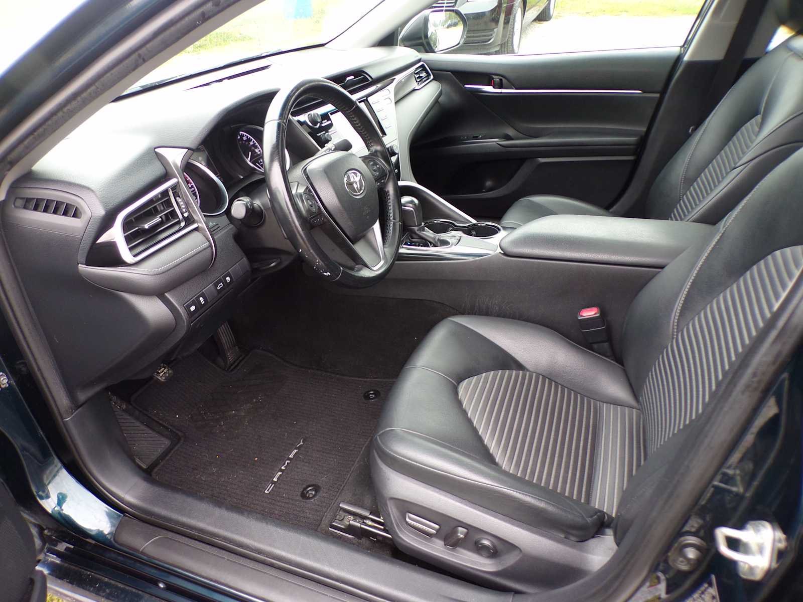 Used 2018 Blue Toyota SE image 10