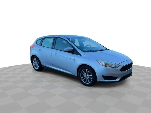 Used 2015 Ingot Silver Ford SE image 4