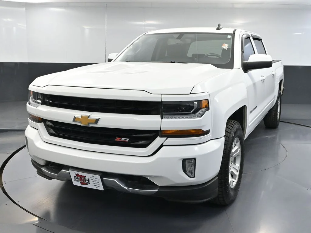 Used 2017 White Chevrolet LT image 13