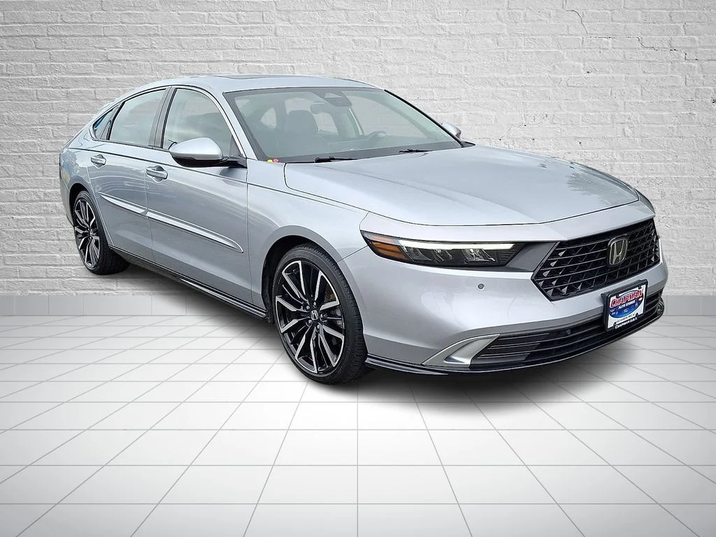 Used 2024 Silver Honda Touring image 3