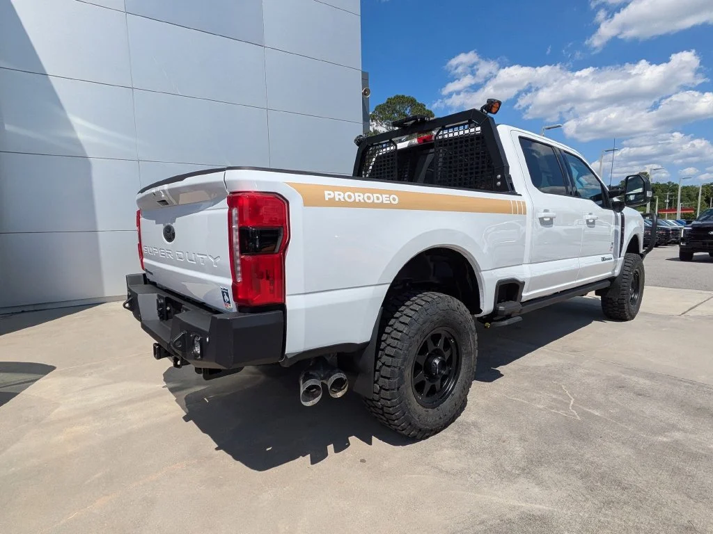 New 2026 Oxford White Ford Lariat image 4