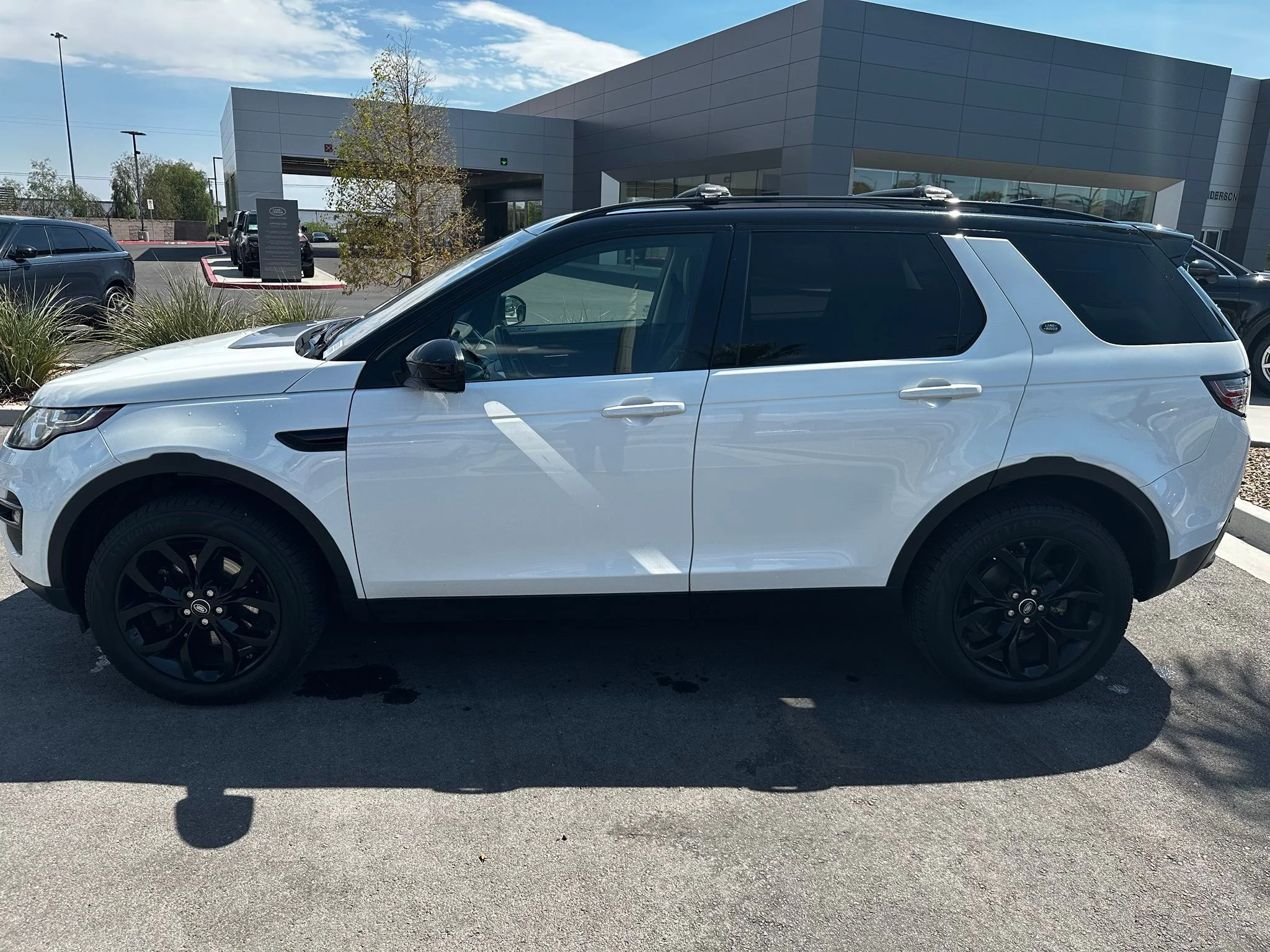 Used 2018 Fuji White Land Rover HSE image 12