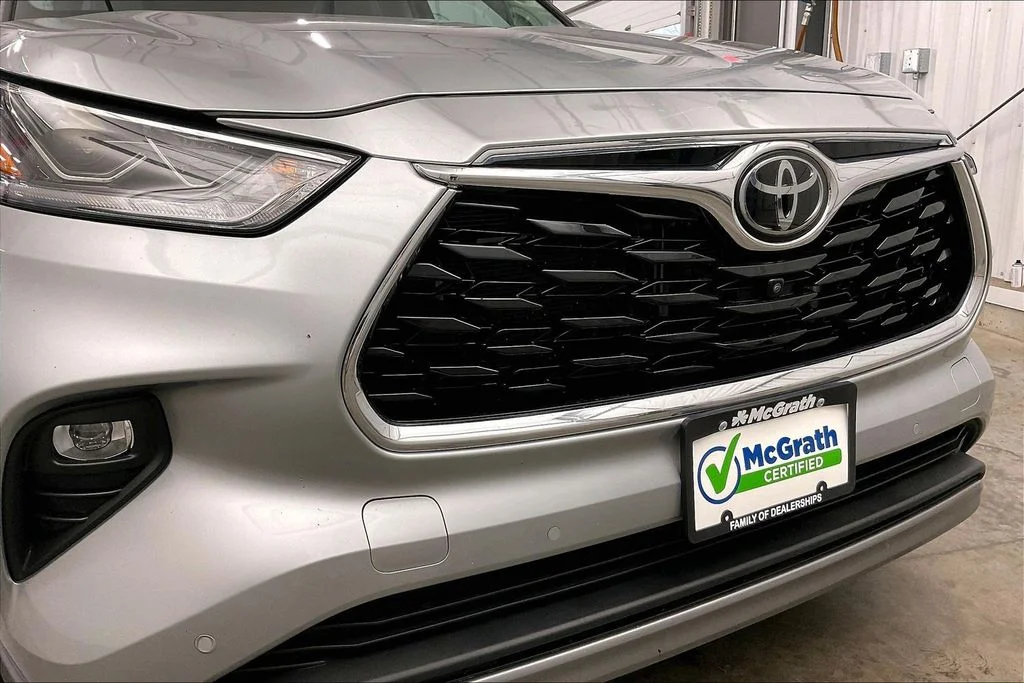 Certified Used 2023 Silver Toyota Platinum image 33