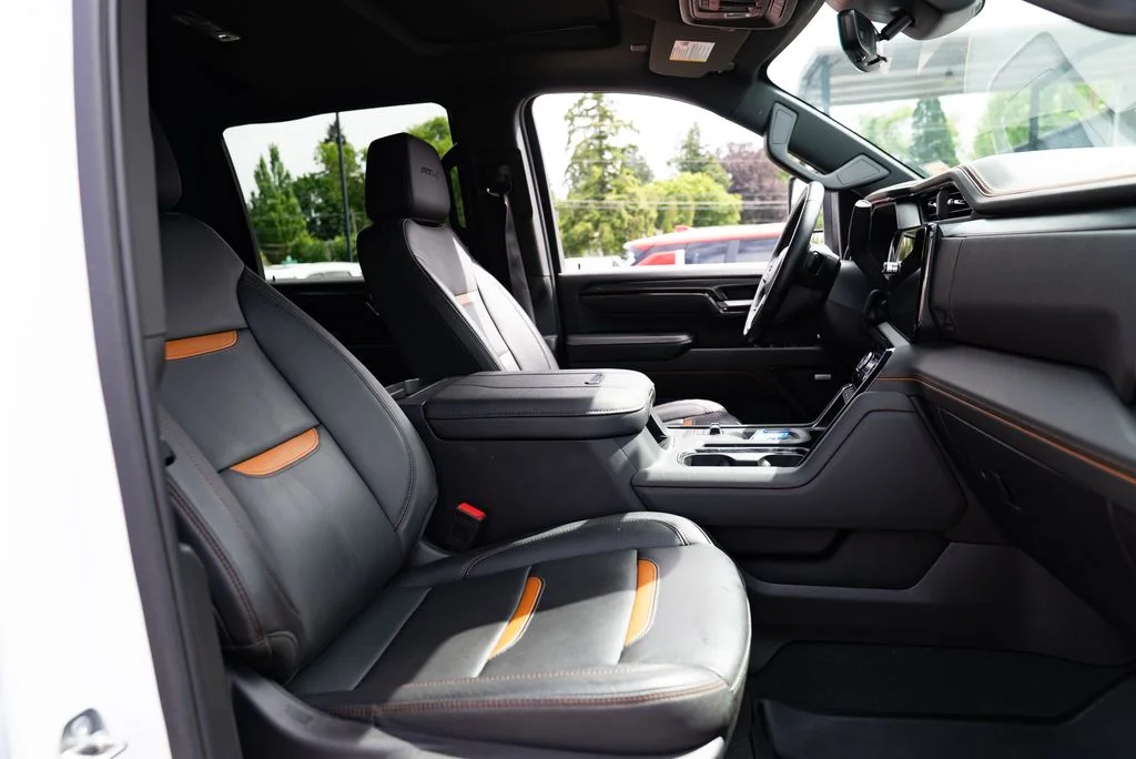 Used 2024 White GMC AT4 image 25