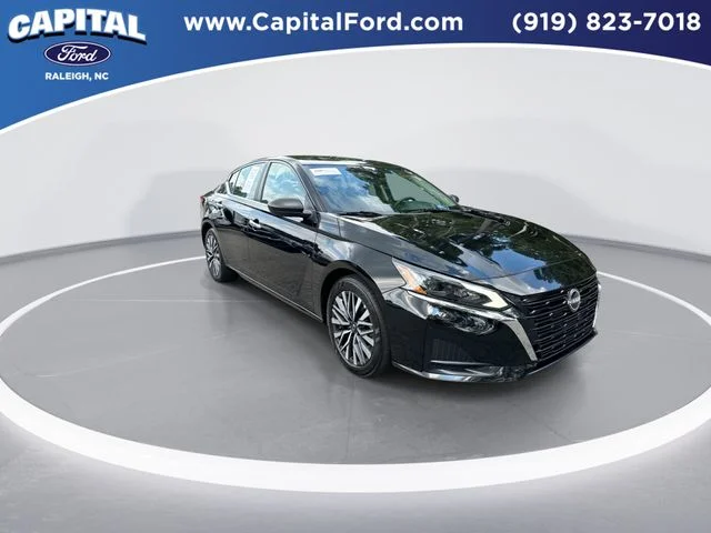 Used 2025 Black Nissan 2.5 SV image 2