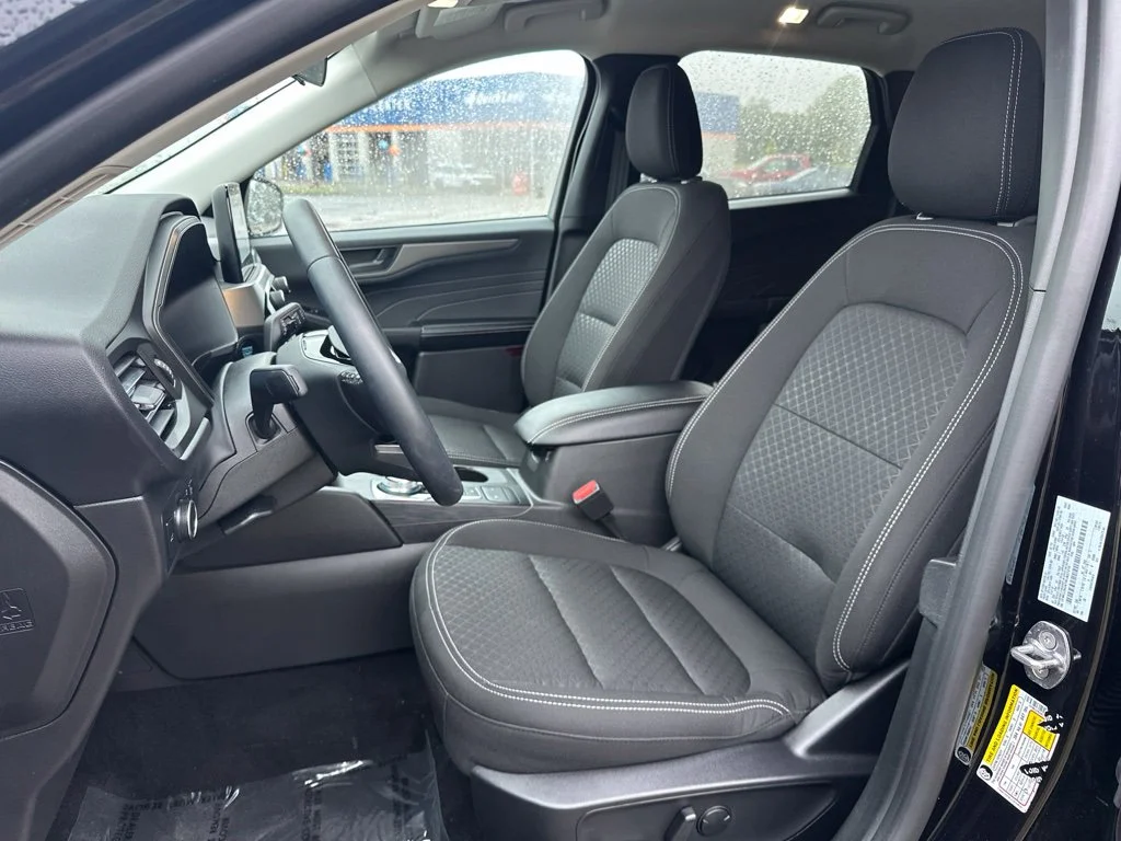 Used 2024 Black Metallic Ford Active image 5