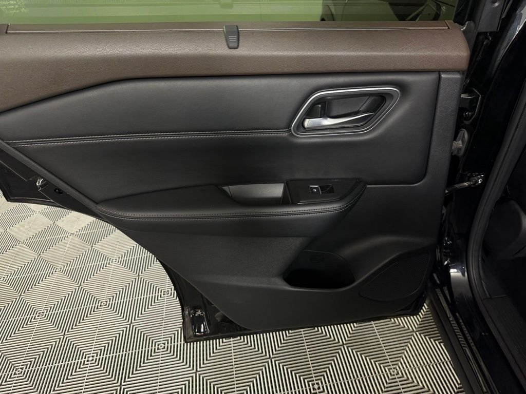 Used 2023 Black Nissan Platinum image 28