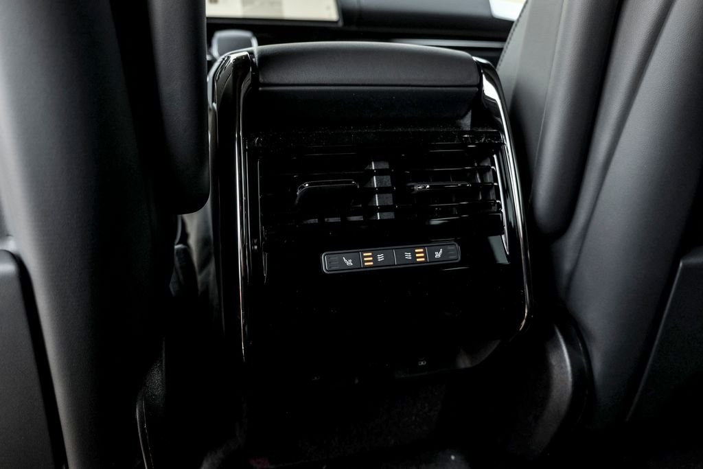 New 2026 Varesine Blue Land Rover Dynamic SE image 17