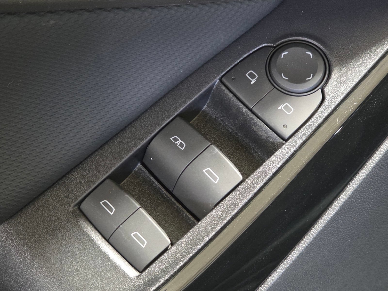 2027 Chevrolet Equinox LT - Photo 21