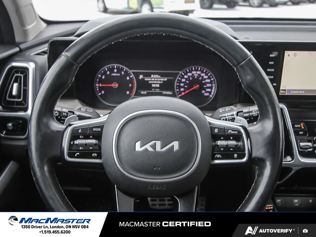 Used 2022  Kia  image 17
