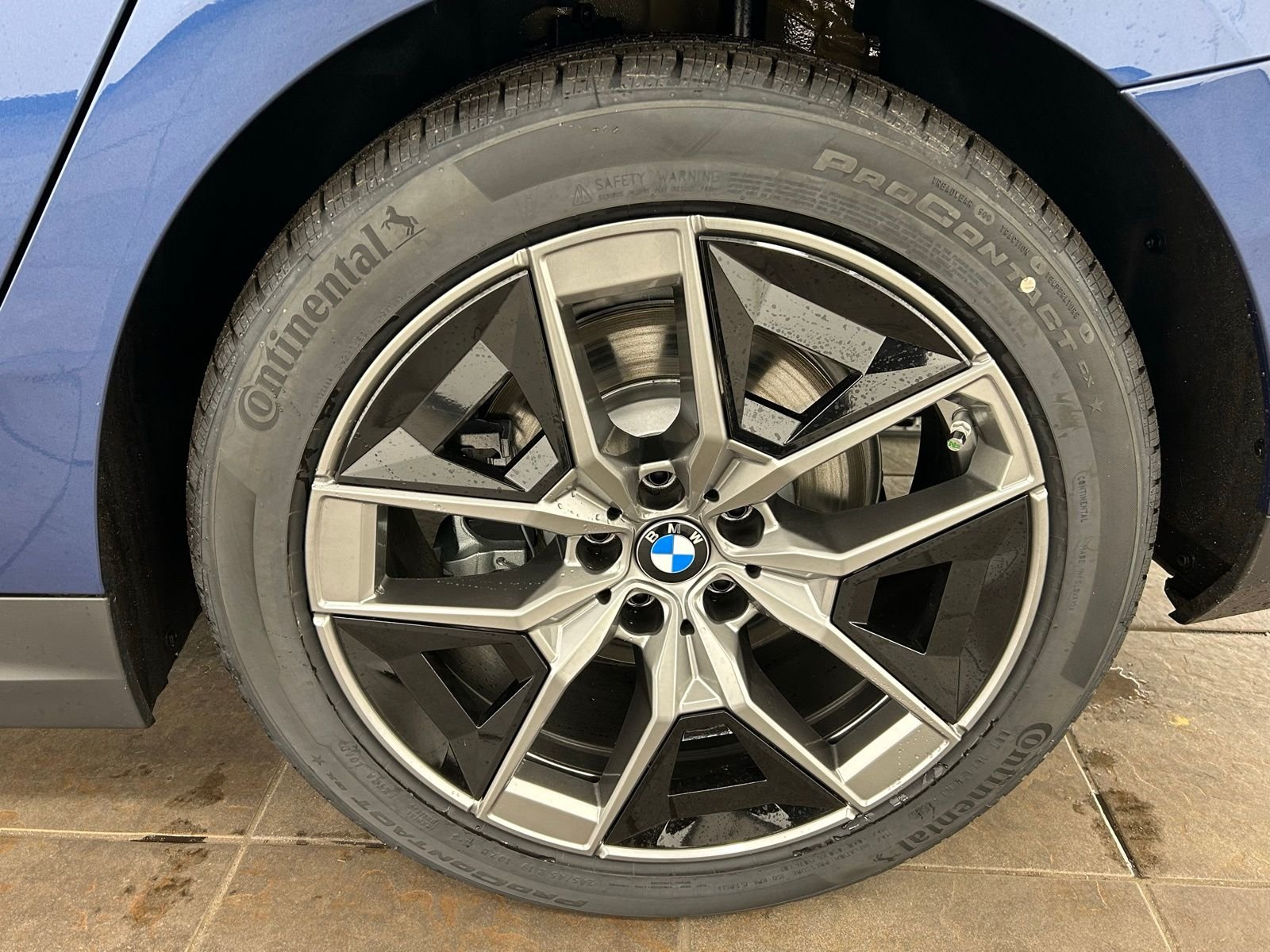 New 2026 Phytonic Blue Metallic BMW 530i xDrive image 37