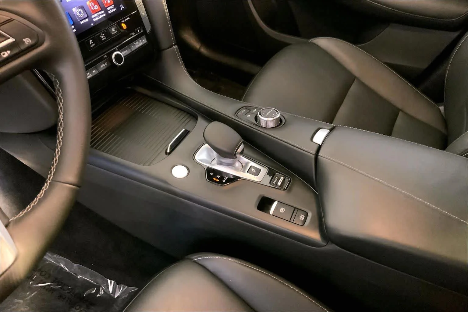 Used 2022 Mineral Black INFINITI LUXE image 17