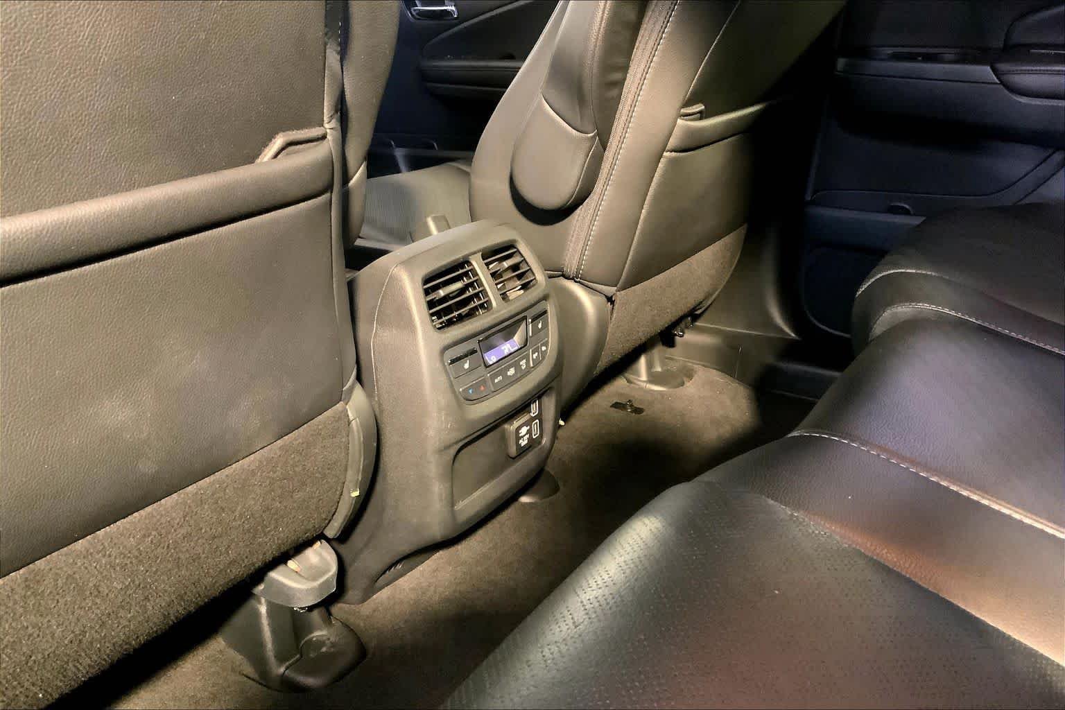 Used 2019 Lunar Silver Metallic Honda Touring image 36