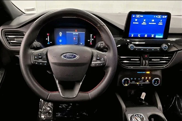 Used 2025 Agate Black Metallic Ford ST-Line image 6