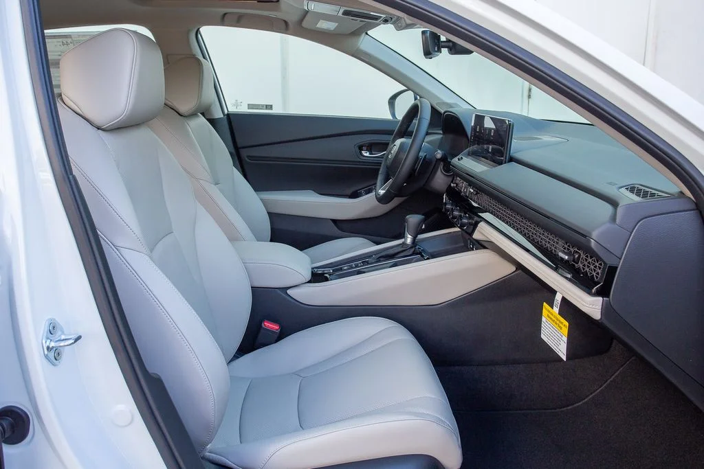 New 2026 Platinum White Pearl Honda Touring image 14