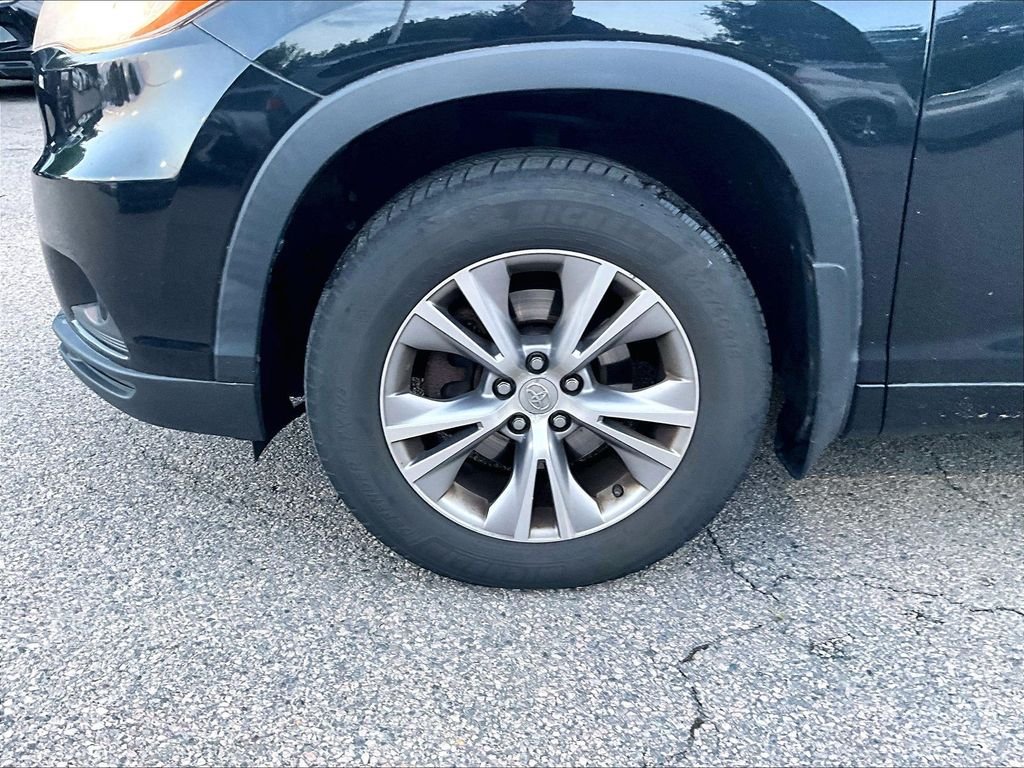 Used 2014 Black Toyota XLE V6 image 7