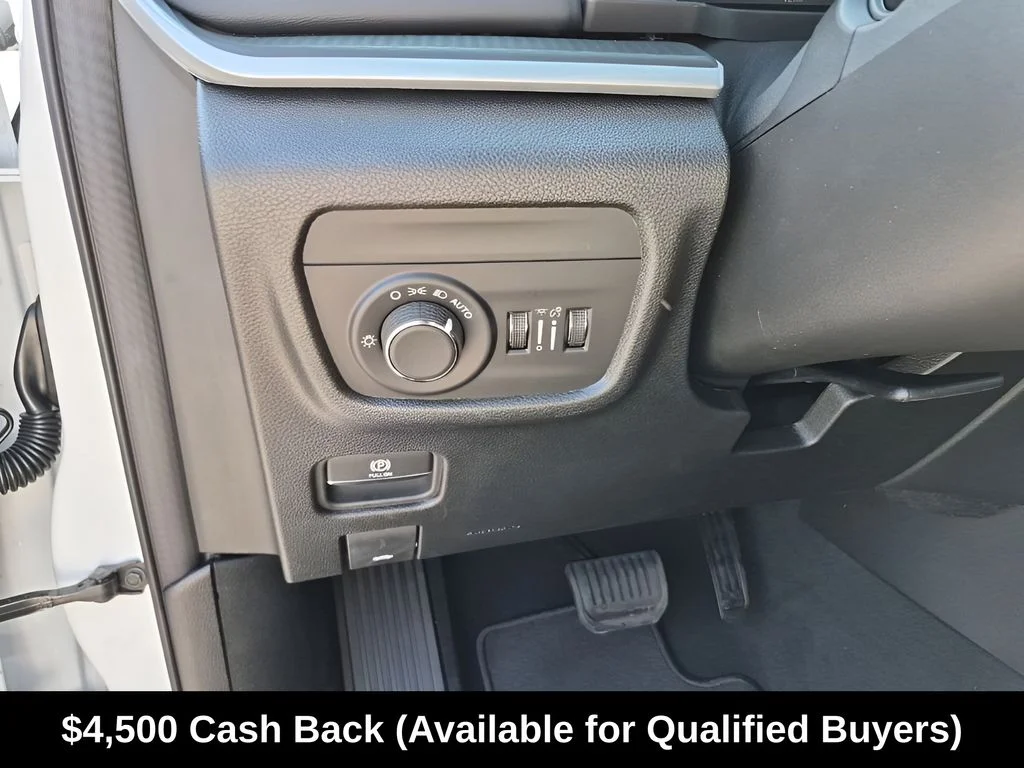 New 2026 Bright White Clear-Coat Exterior Paint Jeep Laredo X image 35