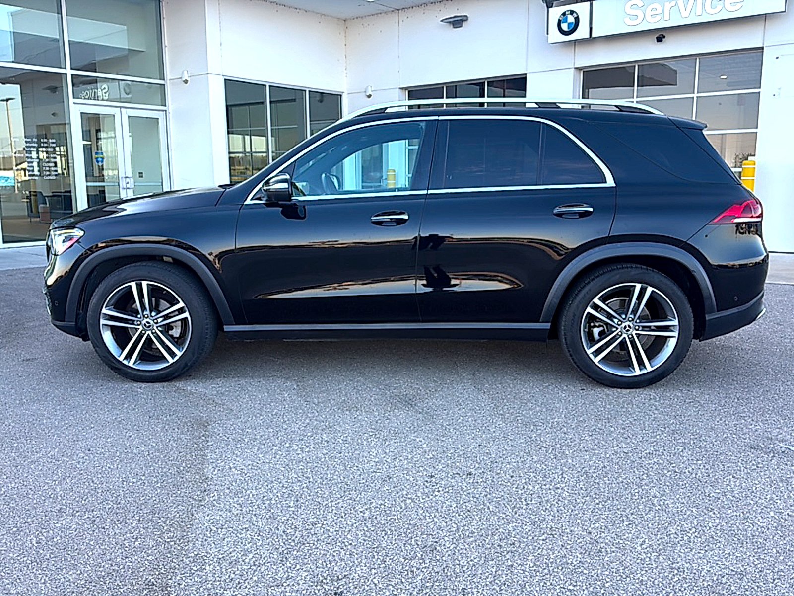 Used 2022 Obsidian Black Metallic Mercedes-Benz 4MATIC® image 4