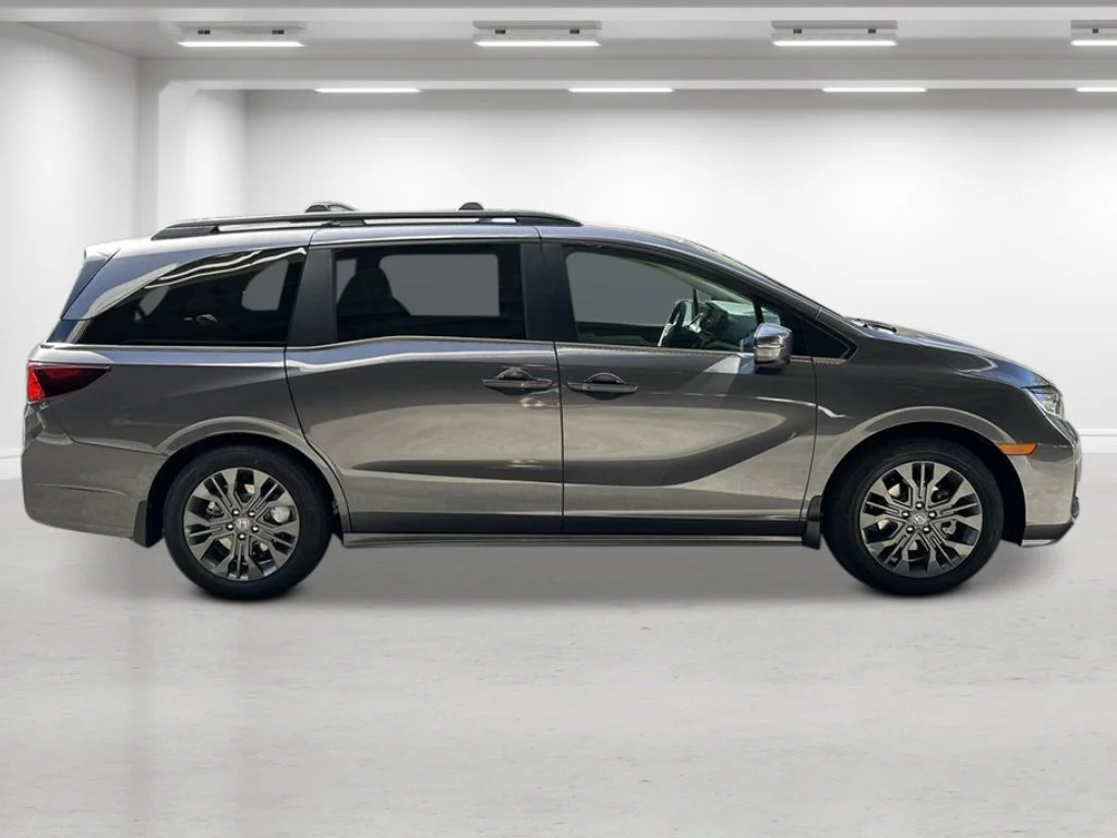 New 2027 Modern Steel Metallic Honda Touring image 6