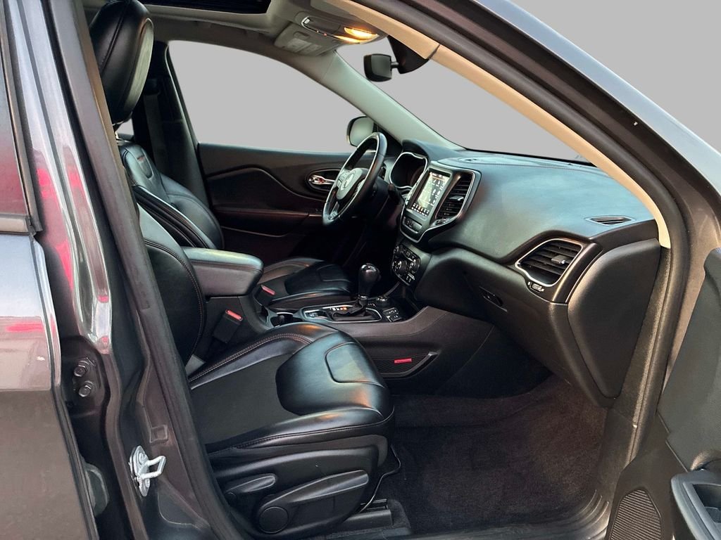 Used 2019 Gray Jeep Trailhawk image 9