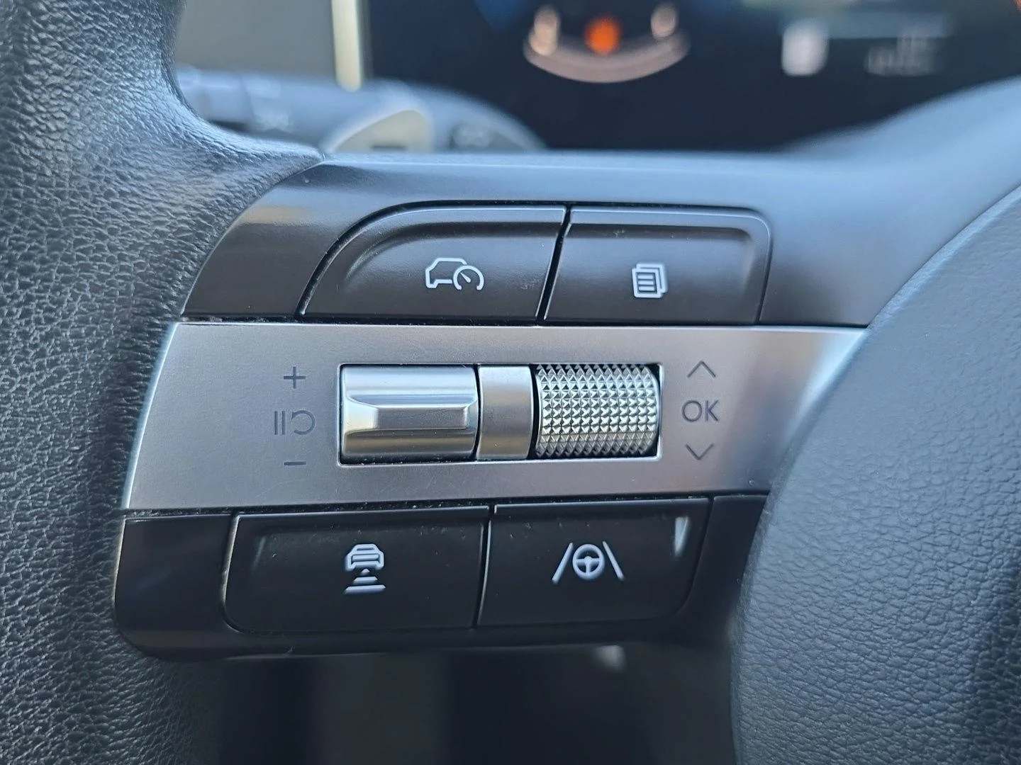 Used 2025 Carbon Blue Hyundai SEL image 11