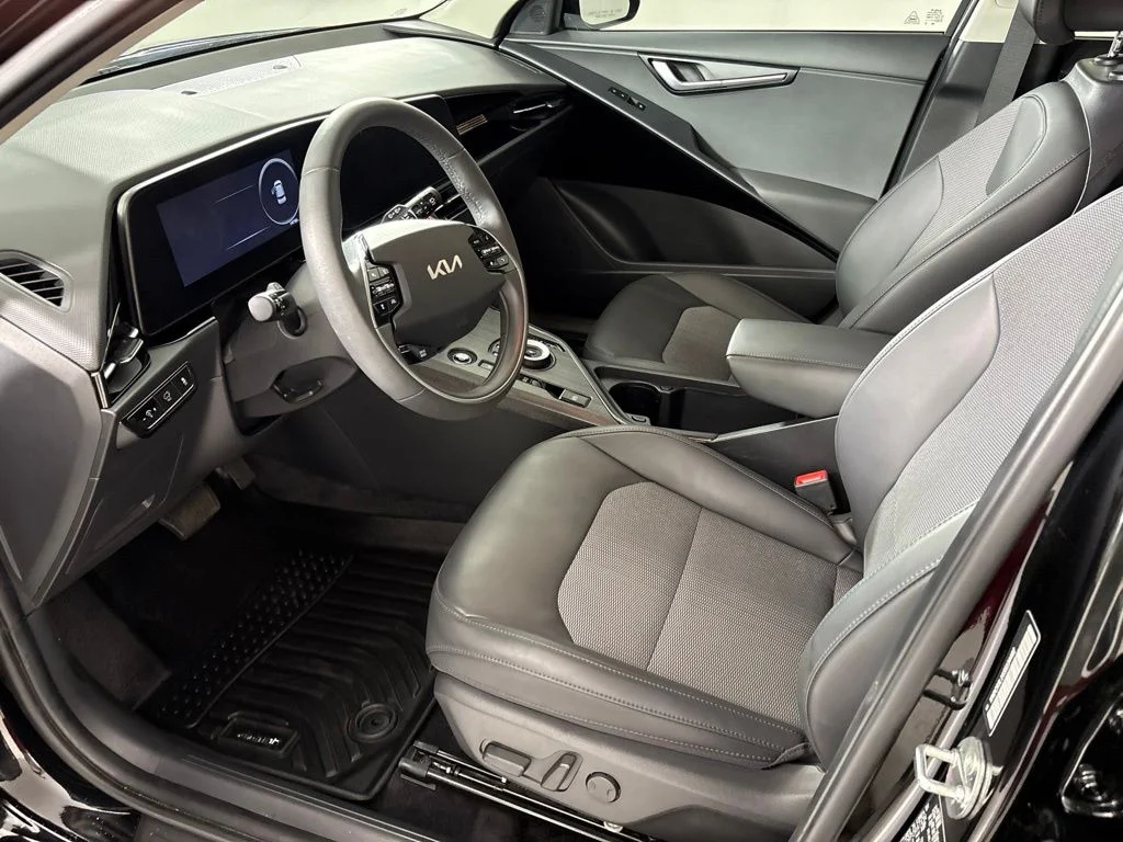 Used 2025 Black Kia Wind image 33