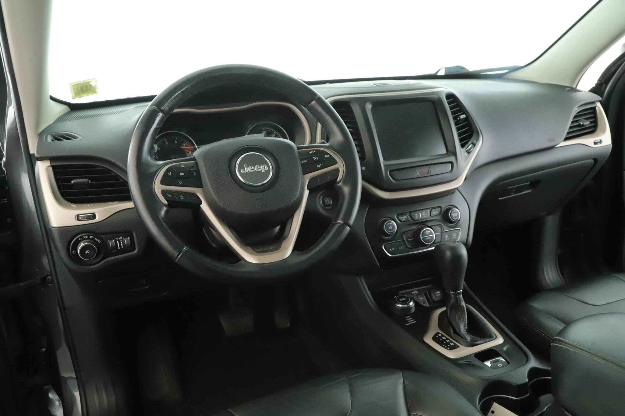 Used 2016 Jeep Cherokee Limited with VIN 1C4PJMDS3GW328146 for sale in Amityville, NY